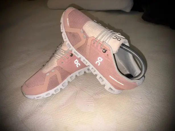 on cloud 5 Women’s Pink Sneakers Sz 8