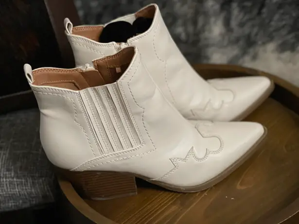 Indigo rd. White Ankle Boots