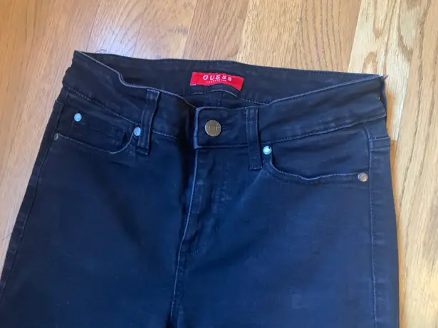 Guess Distressed knee Skinny Jeans size 27