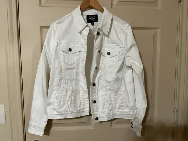 Silver Jeans Co White cotton spandex blend jean jacket. *NWOT*