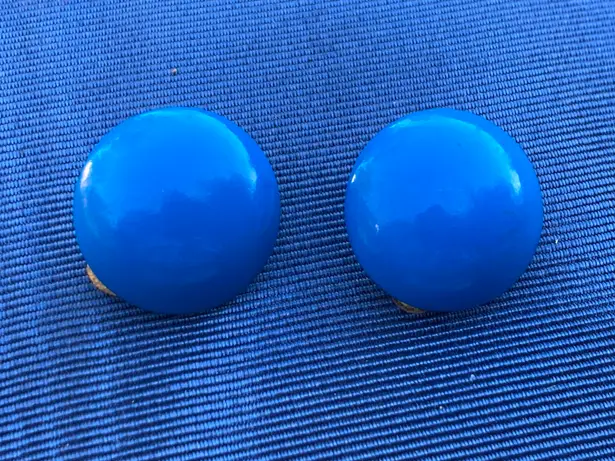 Vintage 80s Azure Blue Round Metal Clip On Earrings Enamel 3/4” Wide 1/4” Deep