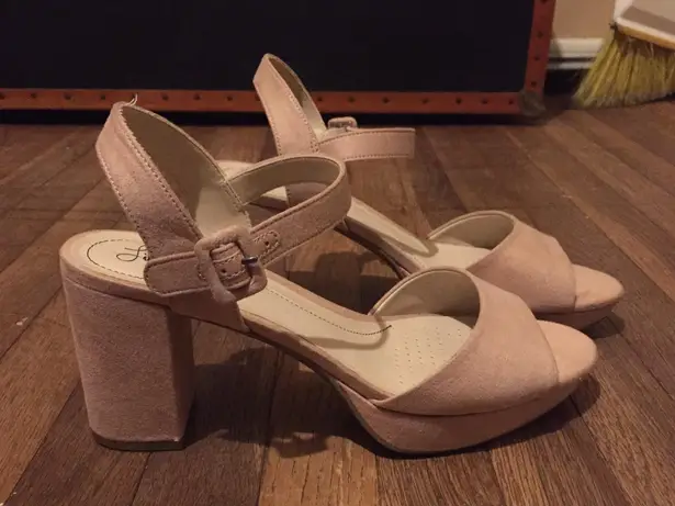 Life Stride Blush Pumps