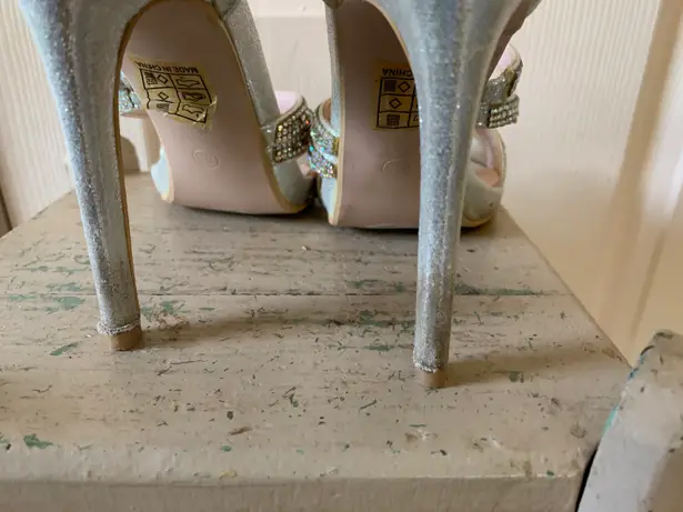 Diva By Benjamin Walk Size 8.5 Diva Iridescent Heels