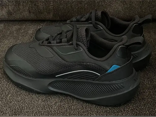 Vessi Women’s Tidal Sneaker Black Color Size