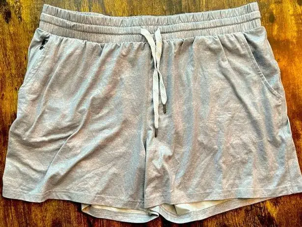 Pacific trail | Ladies Camouflage pull on shorts. Size: XL