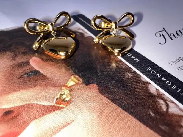 Gold heart bow stud earrings anti tarnish