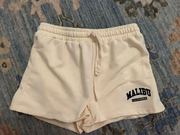 Edikted Cream Shorts