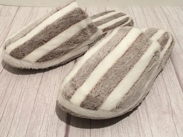 Soft Cozy Slippers, Size 10/11 Brown