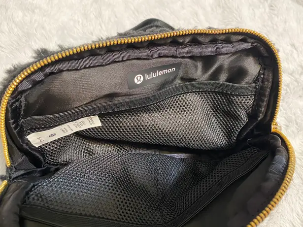 Lululemon Everywhere Fleece Belt Bag