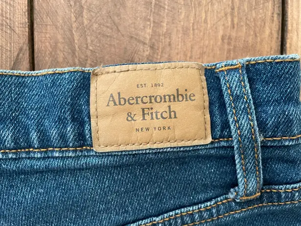 Abercrombie & Fitch NWT  High Rise Short Jean Shorts (Curve Love) - Size 2 (26)