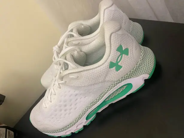 Under Armour  W HOVR INFINITE 3 Womens Shoes Size 10