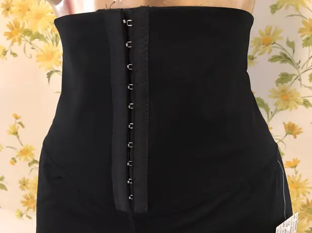 Black High Waist 4.5” Inseam Biker Short With Waist Trainer Size L Size L