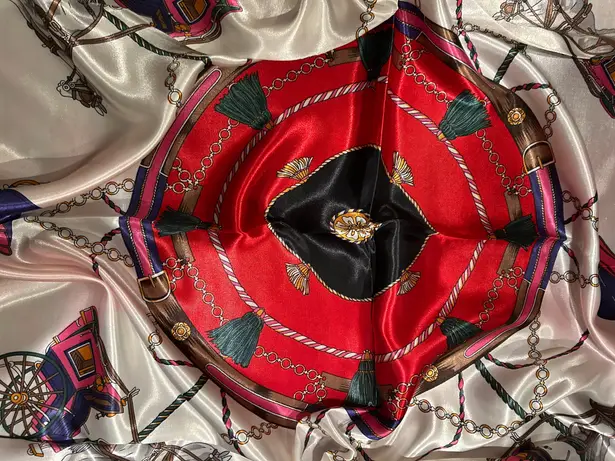 Vintage Royal EQUESTRIAN Horses and Carriages oversized square Silky Scarf 35/35 Multiple