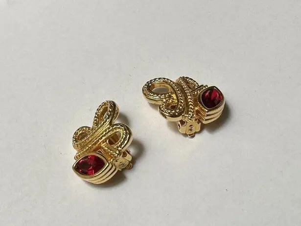 Swavorski Swarovski Crystal (Swan Signed) Gold Tone & Rudy Red Clip On Earrings Signed