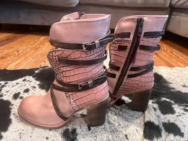 FREEBIRD by Steven NWOT Crocodile Bakers Discontinued Color booties