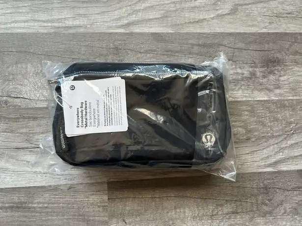 Lululemon  Everywhere Crossbody Bag Black New With Tags 2L
