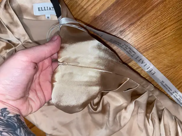 Elliatt NWT  gold one shoulder midi dress