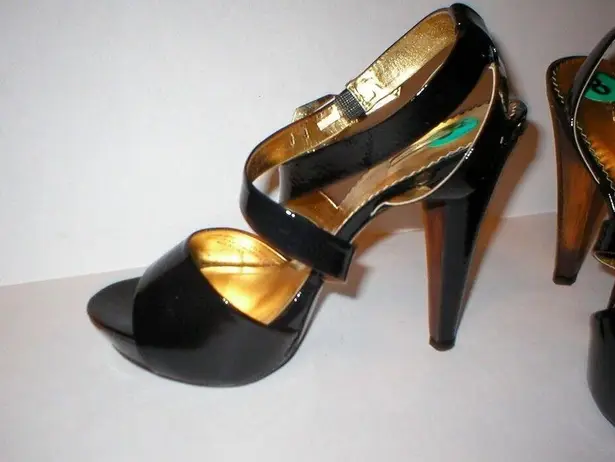 New $229 Womens Heels Report Black Patent Leather 8 Shoes Sandals Beautiful Cool
