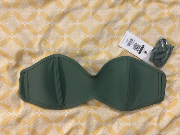 Body Glove NWT Tainted Love Solid Retro Bandeau Bikini Top - Large