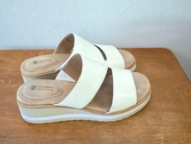 Giani Bernini Gianni Bernini Women’s Memory Foam Slip On Wedge Heel Sandal White 7 Sku 2871