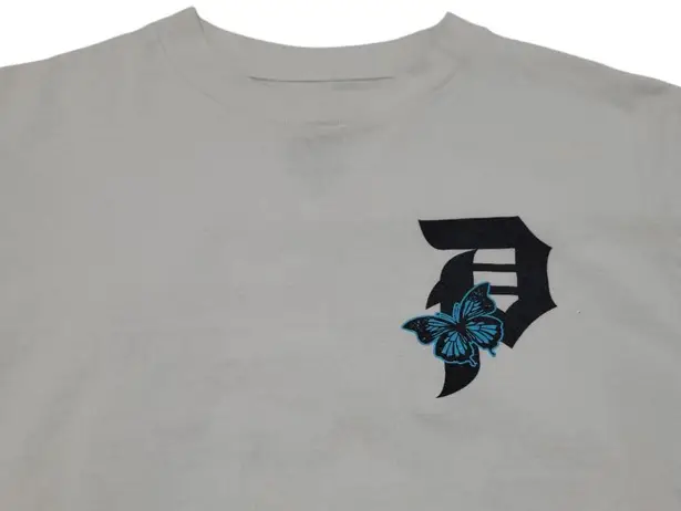 Primitive Skateboarding Shirt Size Small Long Sleeve T-Shirt Butterflies Graphic Tee Unisex T-Shirt