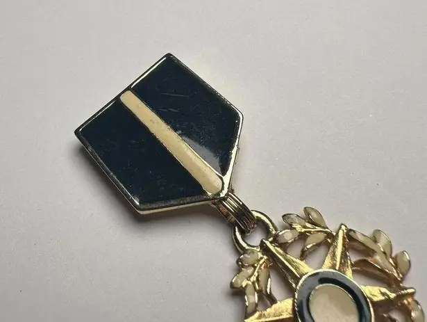 Blue & Cream Enamel Gold Tone Metal Badge Style Dangle Brooch Pin