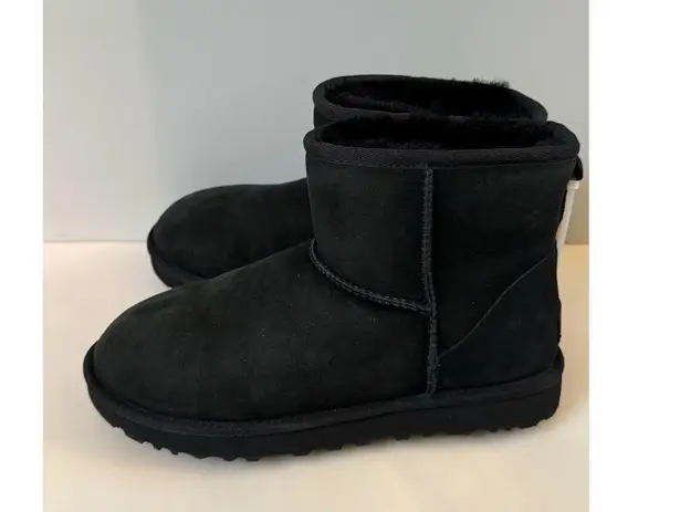 UGG Classic Mini II Boot Color: Black Size 8