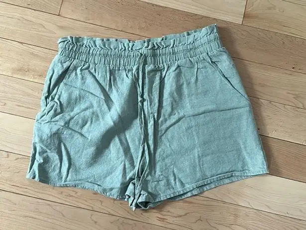 LA Hearts NWOT  shorts 55% linen, 45% rayon size large with tie