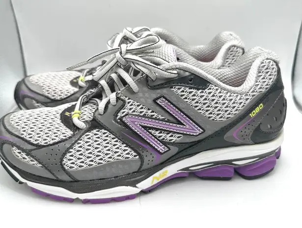 New Balance  sneaker women's running shoe sz 7.5 gray, wht , purple 1080v2