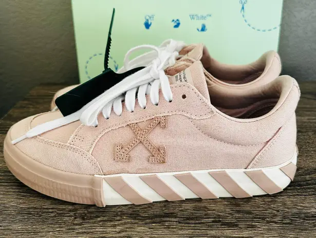 Off-White Low Vulcanized Canvas Sneaker in Pink sz 41