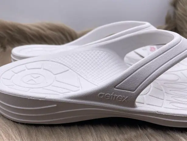 Aetrex lynco fiji orthotic comfy white flip flops women Size 11