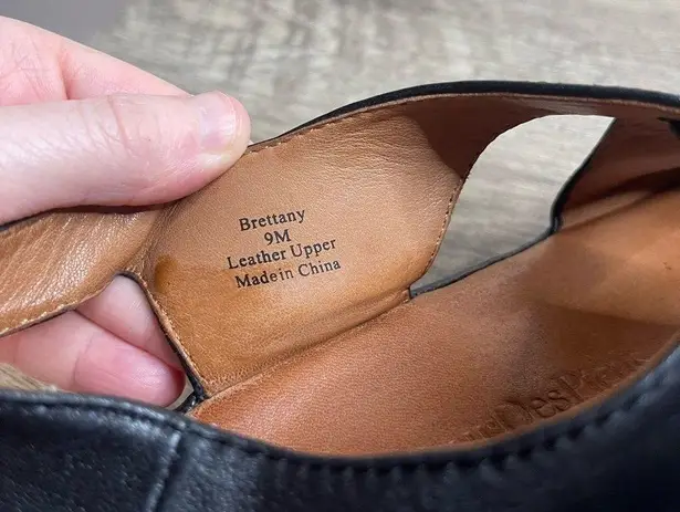 L’Amour Des Pieds Brettany Black Leather Sandals Size 9