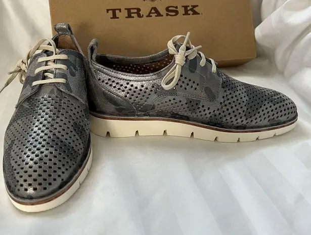TRASK Lena metallic camouflage perforated boat athletic shoes 7M sneakers Size 7