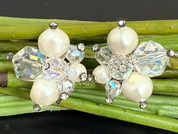 Vintage LAGUNA AB Crystals Aurora Borealis Faux Pearl Cluster Beads Earrings 14g White