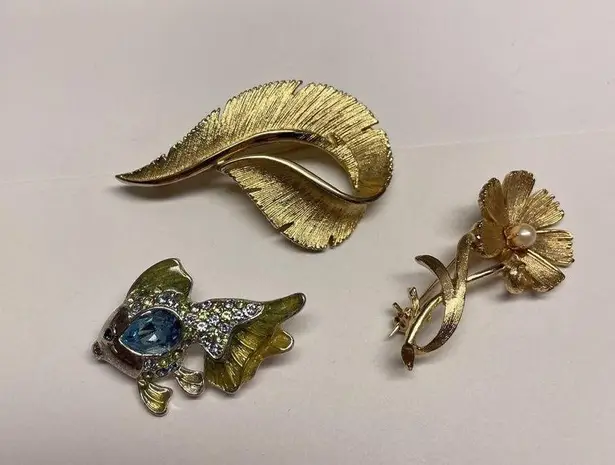 Monet Lot Of 3 Brooch Pins Vintage - Modern 1 Sarah Cov / 1  Fish