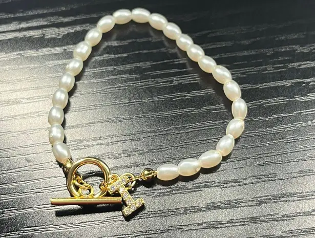 Initial āIā Gold And Pearl Bracelet