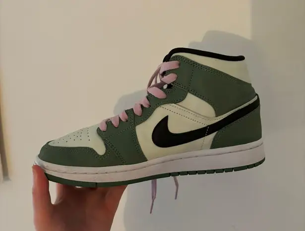 Jordan Wmns Air  1 Mid SE 'Dutch Green'