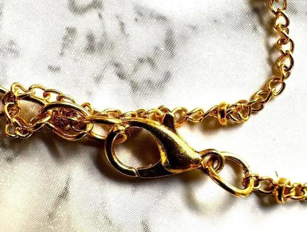 Dainty gold tone heart pendant necklace Gold