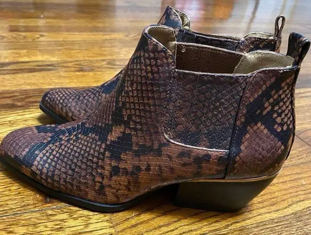 New Directions Ankle Booties Snakeskin Chelsea Boots Western Cowgirl Celebrity Brown Size 6.5