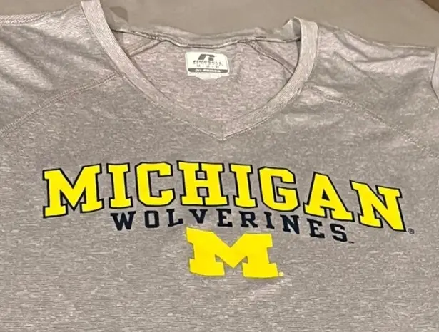 Russell Athletic RUSSEL ATHLETIC DRI-POWER MICHIGAN WOLVERINES WOMEN SHIRT SIZE MEDIUM NWOT