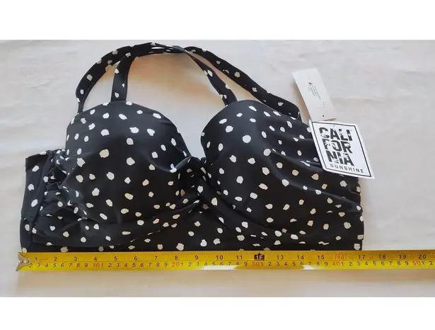 NWT California Black/white polka dot twist front molded cup bikini top size 2 Black