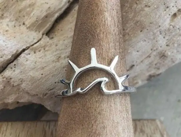 Sterling Silver Sun and Wave Ring Size 6