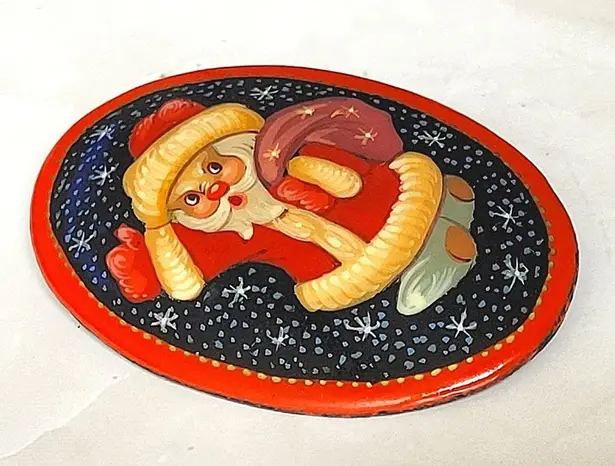 Rare Vintage Lacquered Handmade in Russia Santa Claus Christmas Xmas Brooch Red