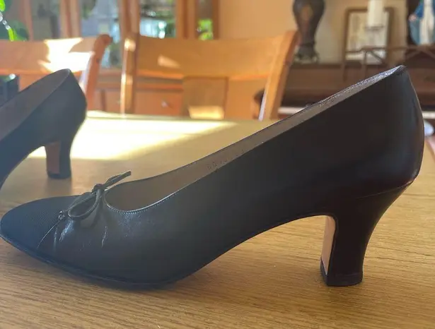 Salvatore Ferragamo Ferragamo black pumps Sz 8 very good condition Made in Italy