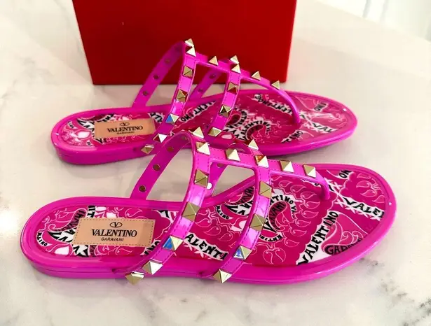 Valentino Garavani Rockstud Thong Sandal