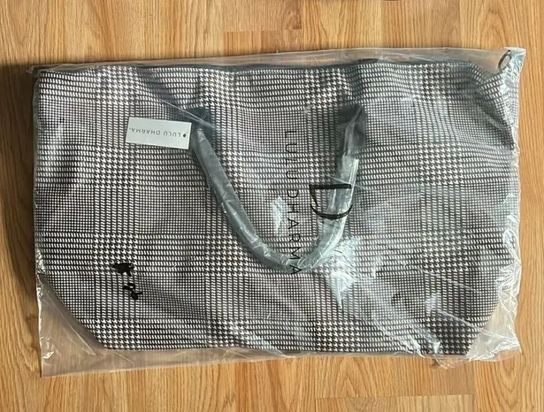 Lulu Dharma Women’s Weekend Tote Overnight Bag Large Tote red and black