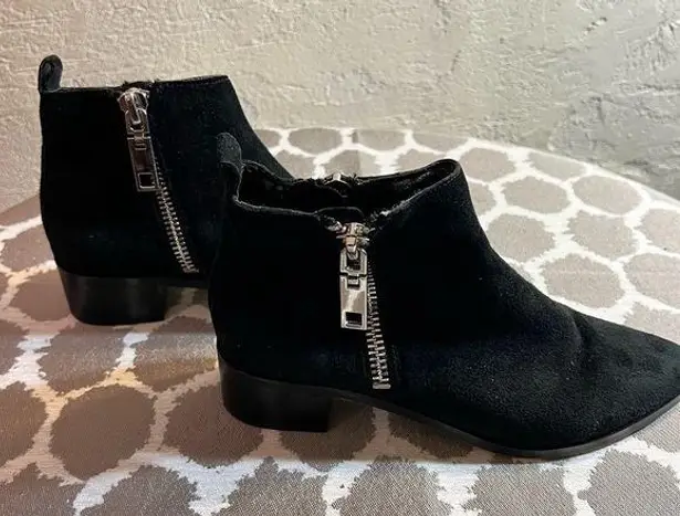 Dolce Vita Black Ankle Boots with Sleek Design Size 6.5