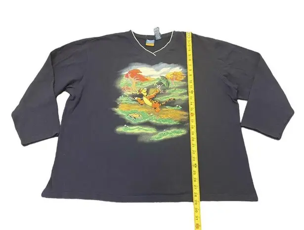 Pooh Woman Tigger Flies A Kite Sweatshirt Graphic V