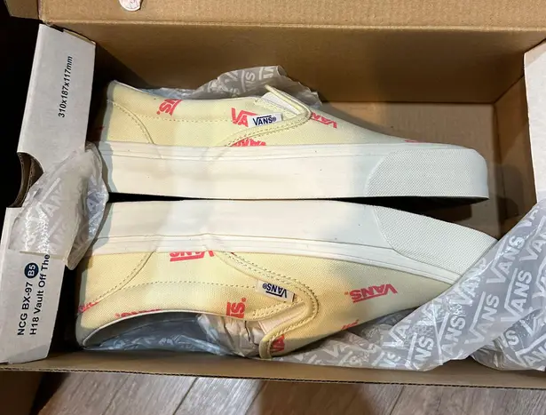 Vans NWT  Slip On