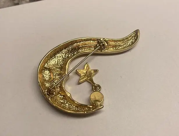 Crescent Moon With Sleeping Hat & Dangling Star Brooch Pin Gold Tone Rhinestone